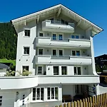 Bed & Breakfast Petit Madlein 4*