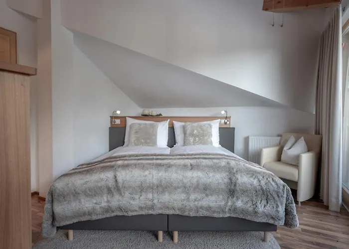 住宿加早餐酒店 Petit Madlein 伊施格尔