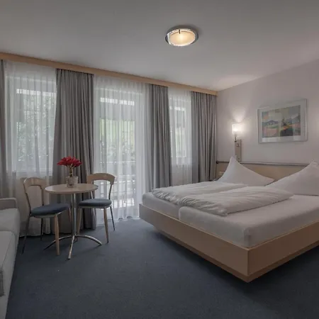 Alojamento de Acomodação e Pequeno-almoço Petit Madlein 4*