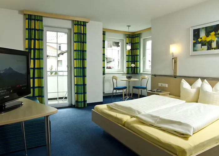 לינה וארוחת בוקר Petit Madlein אישגל