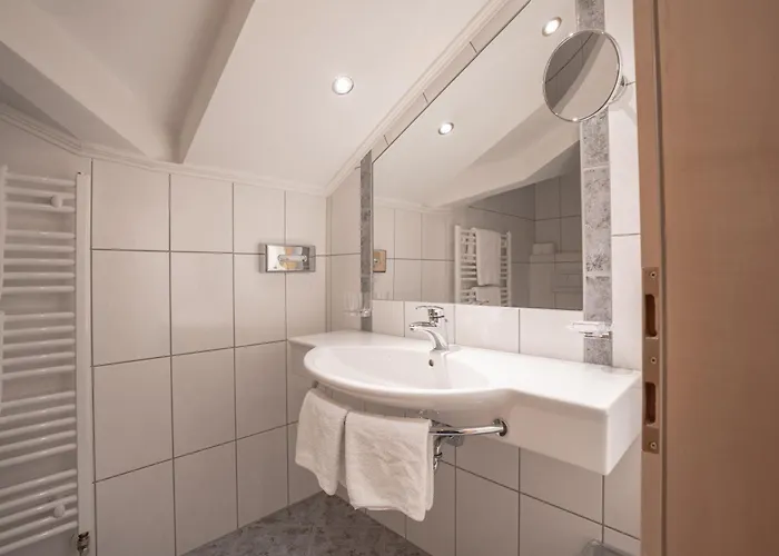 ベッド・アンド・ブレックファスト Petit Madlein 4*